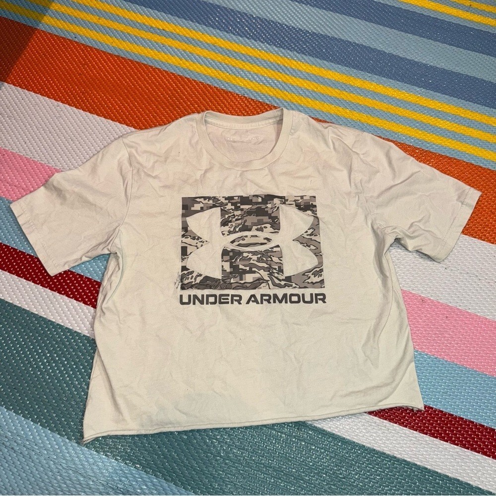 Under Armour Light Gray Camo Crew Neck Crop Tee‎ Womens Size Small